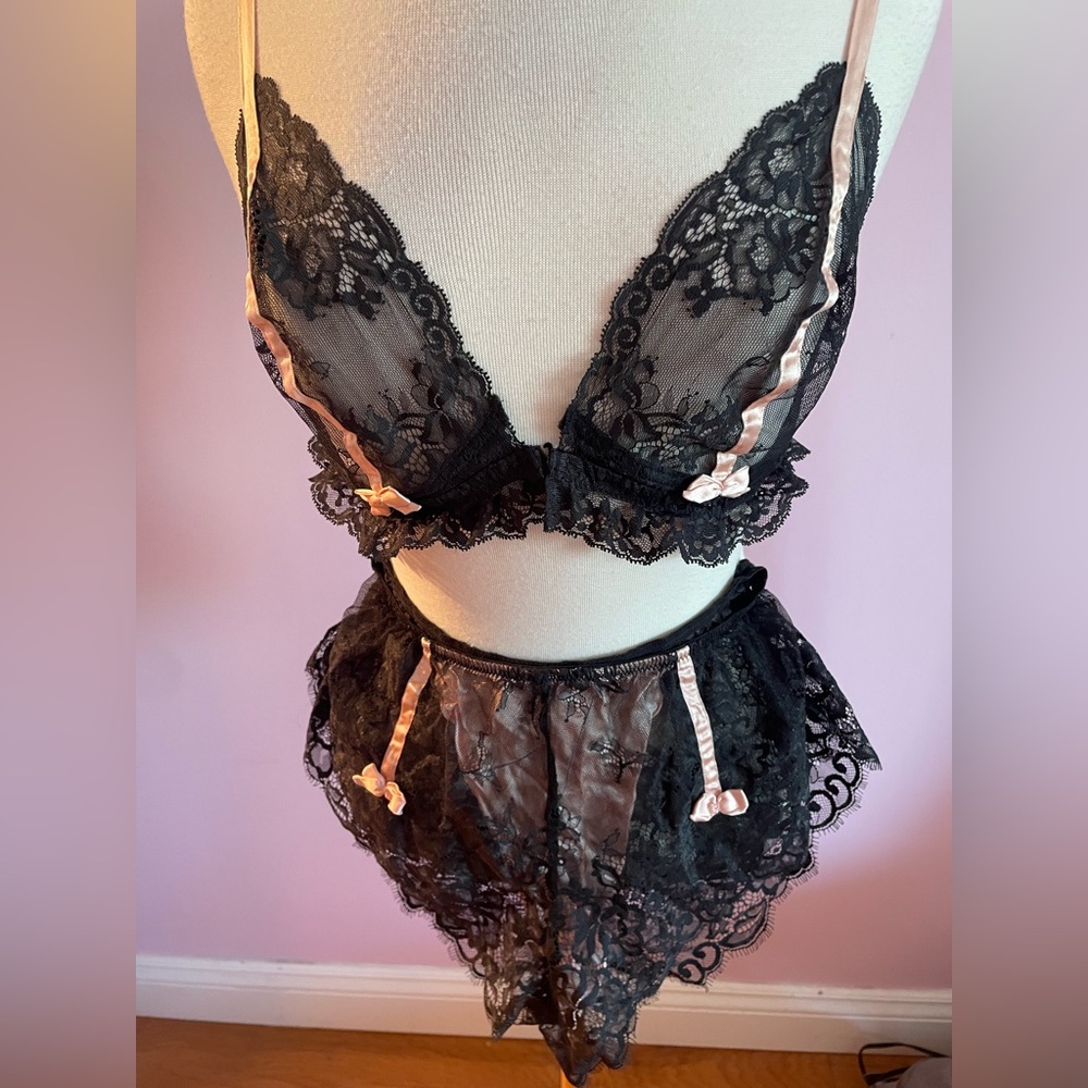 Vintage Victoria's Secret Black Lace Plunge Bra Set